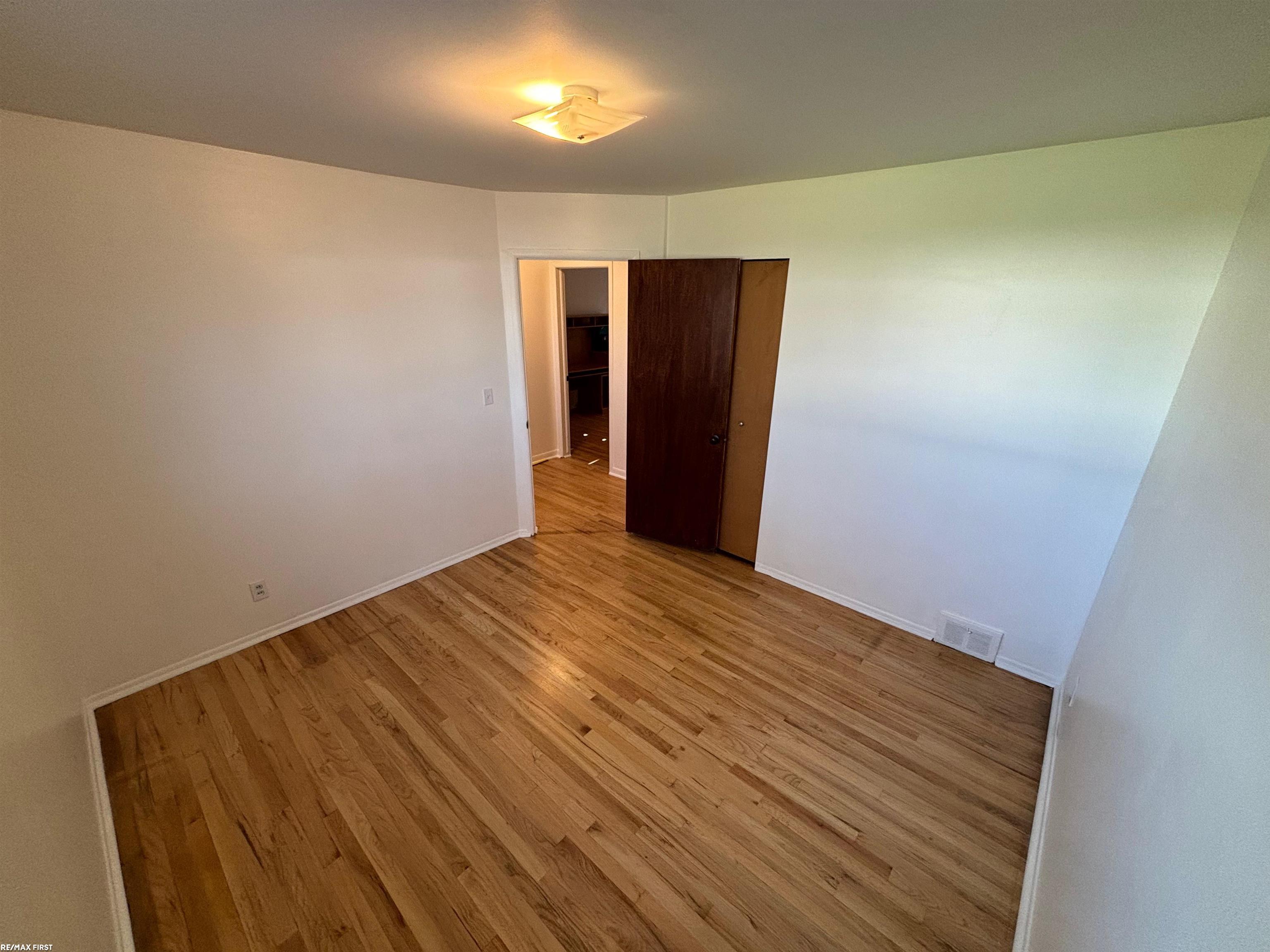 25002 Rubin Road Warren, MI 48089 - Photo 16 of 30 50138849-34b88eab-2d45-46b8-9315-540fdb2e4cbd.JPG