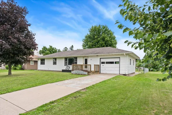 $290,000 | 1009 West Center Street, Lake City, MN 55041