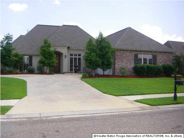 3207 Shadows Lake Drive Baton Rouge, LA 70816 - Photo 1 of 21 Gallery Image 1