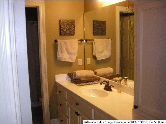 3207 Shadows Lake Drive Baton Rouge, LA 70816 - Photo 16 of 21 Gallery Image 16