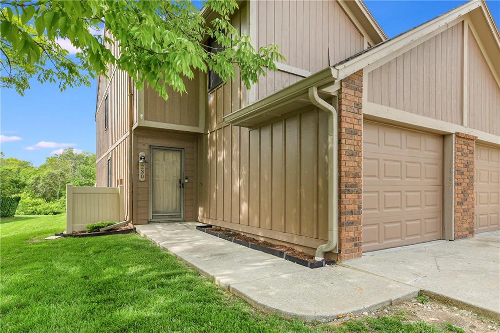 230 Southwest Pinetree Lane Lee's Summit, MO 64063 - Photo 1 of 31