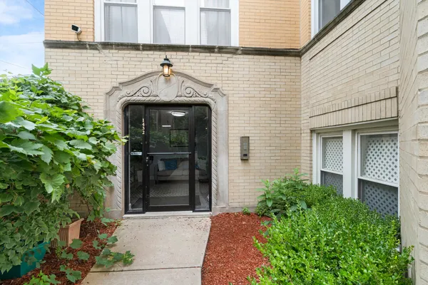 $2,550 | 1432 North Maplewood Avenue, Unit 304, Chicago, IL 60622