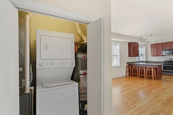 $2,550 | 1432 North Maplewood Avenue, Unit 304, Chicago, IL 60622