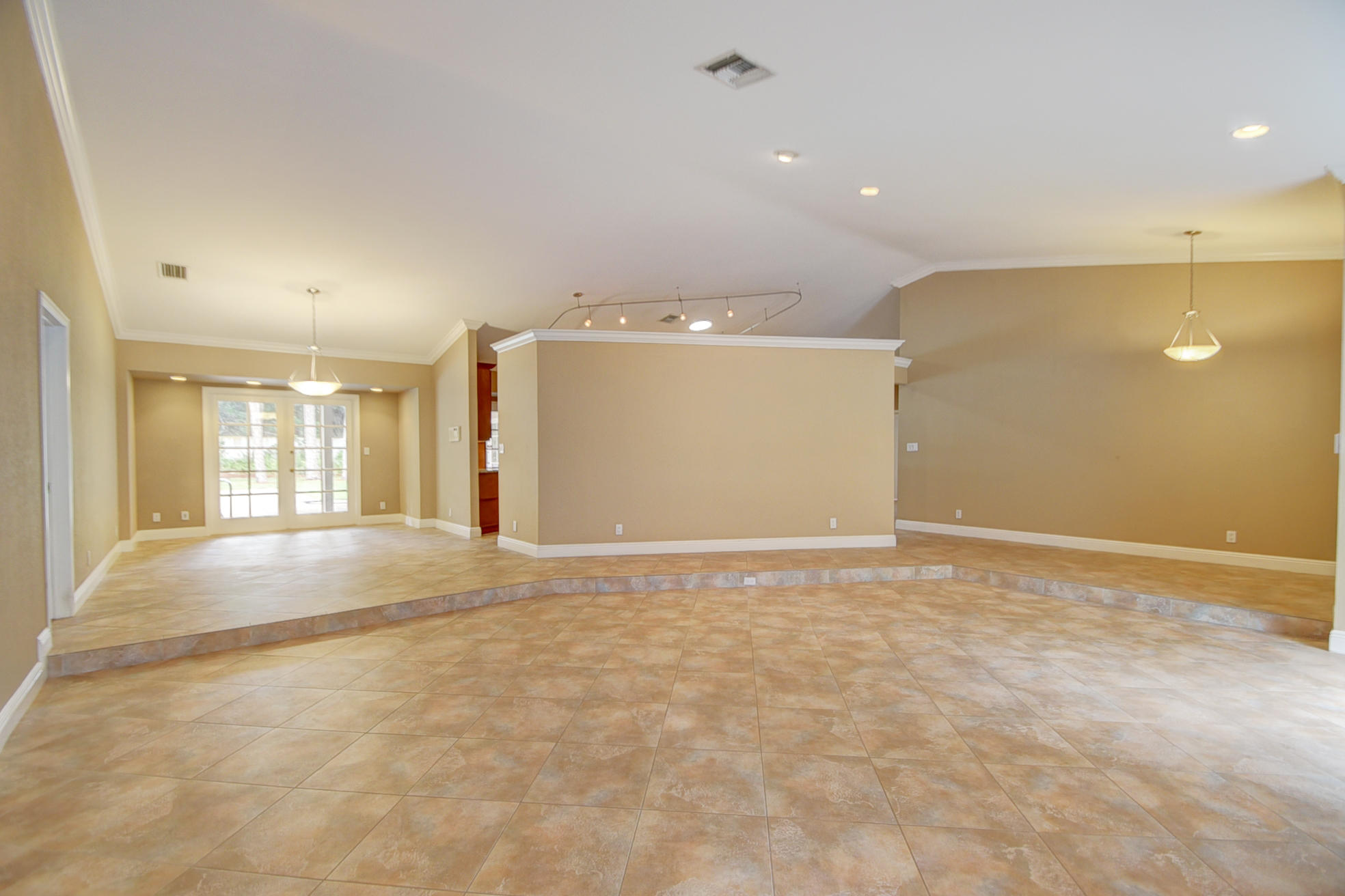 7540 Estrella Circle Boca Raton, FL 33433 - Photo 8 of 41 DSC_0901_2_3_4_5