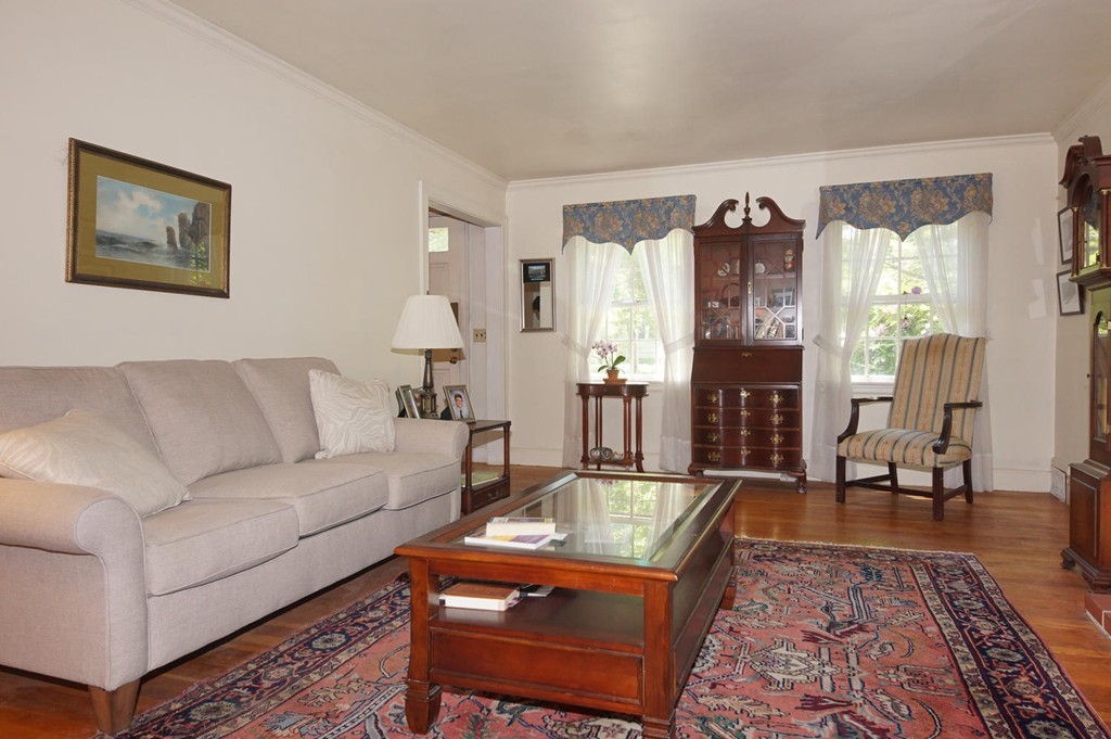 95 Craftsland Road Brookline, MA 02467 - Photo 5 of 27 Gallery Image 5