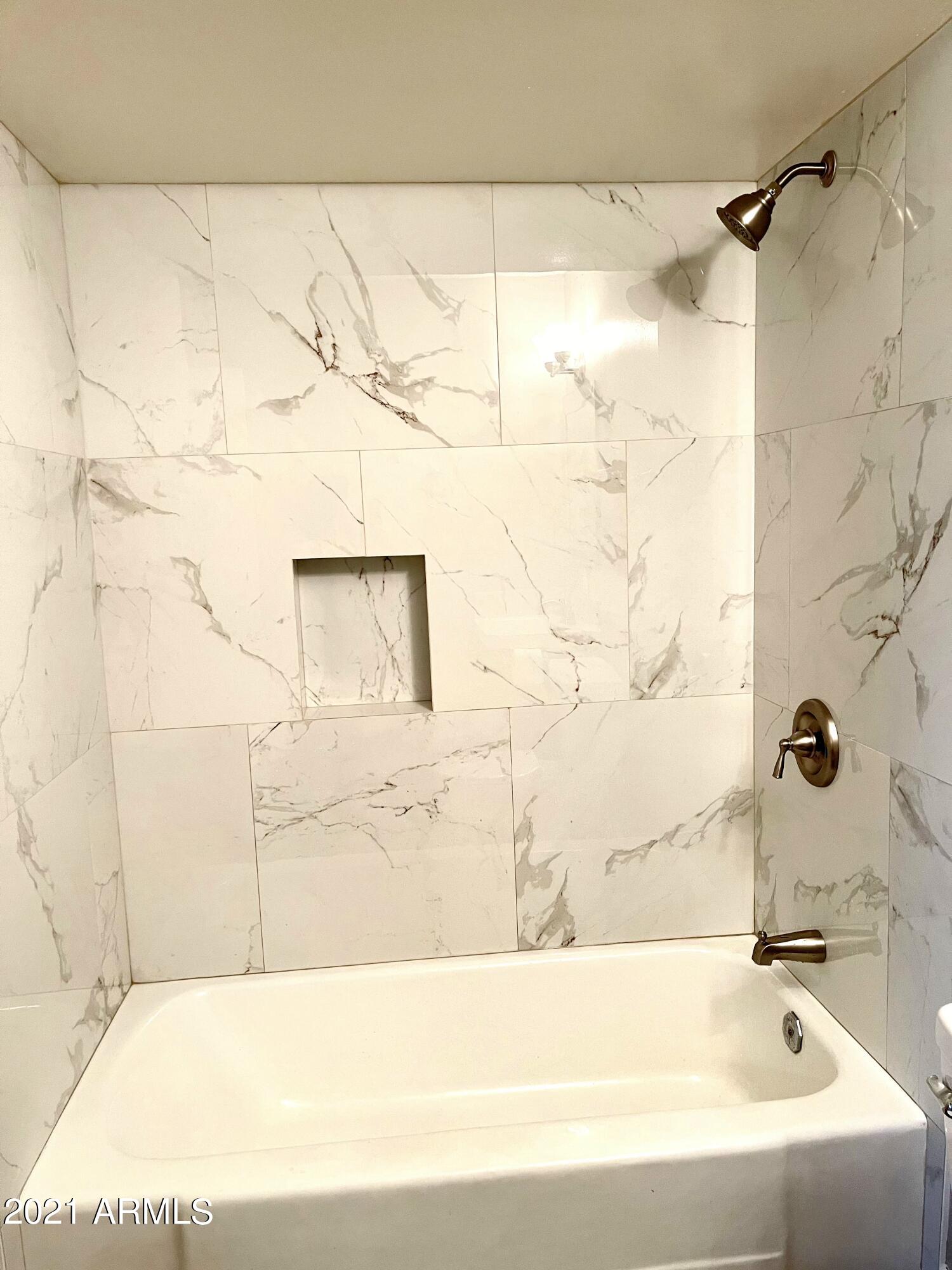 3106 West Bethany Home Road Phoenix, AZ 85017 - Photo 11 of 14 2nd bath