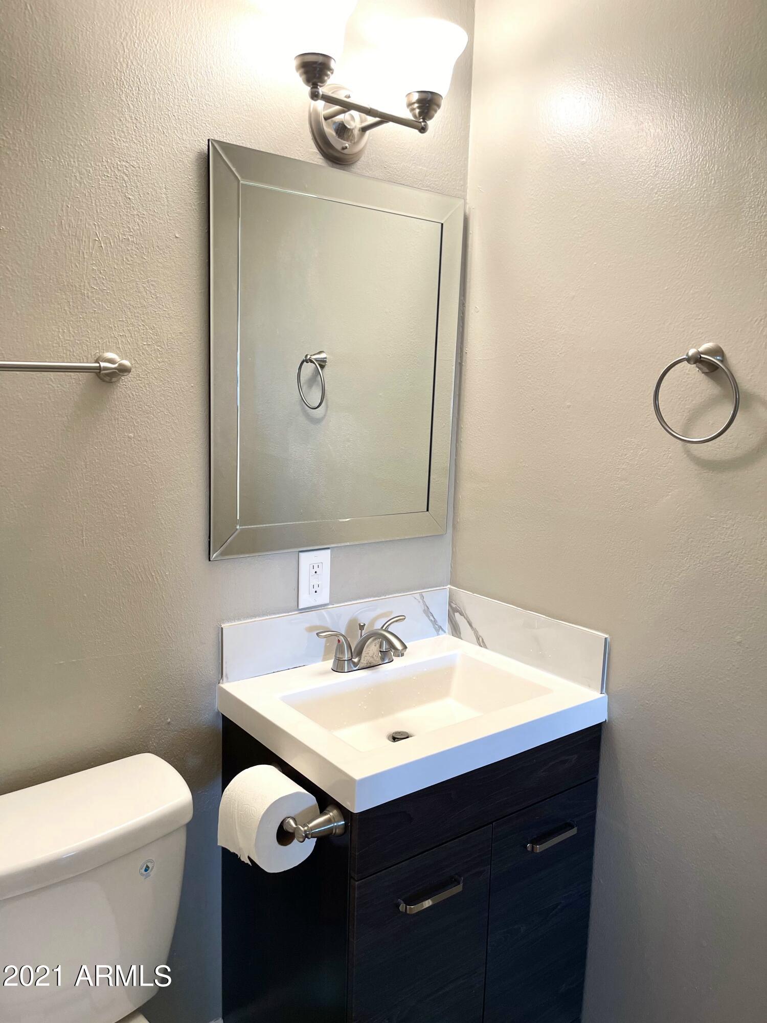 3106 West Bethany Home Road Phoenix, AZ 85017 - Photo 12 of 14 2nd bath