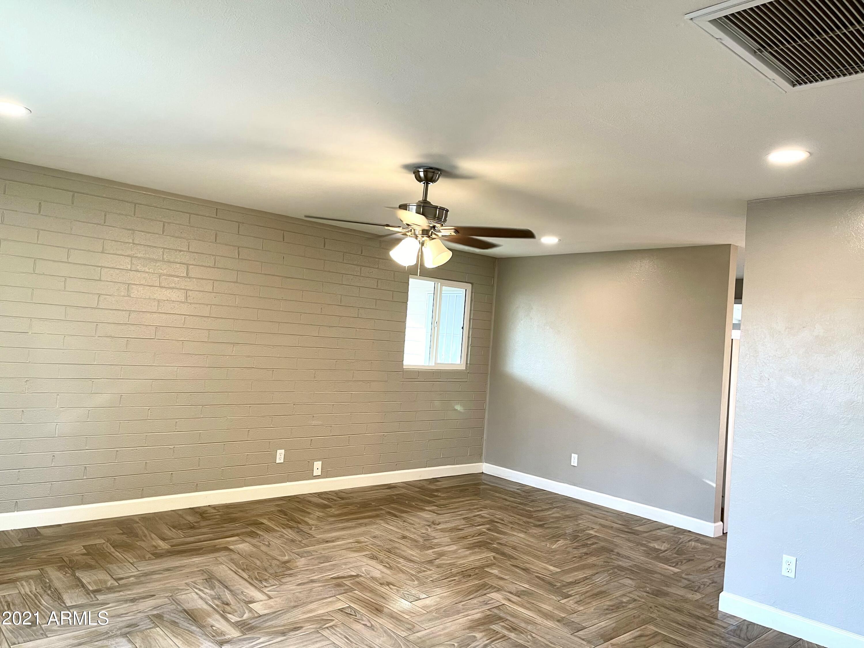 3106 West Bethany Home Road Phoenix, AZ 85017 - Photo 3 of 14 Living room