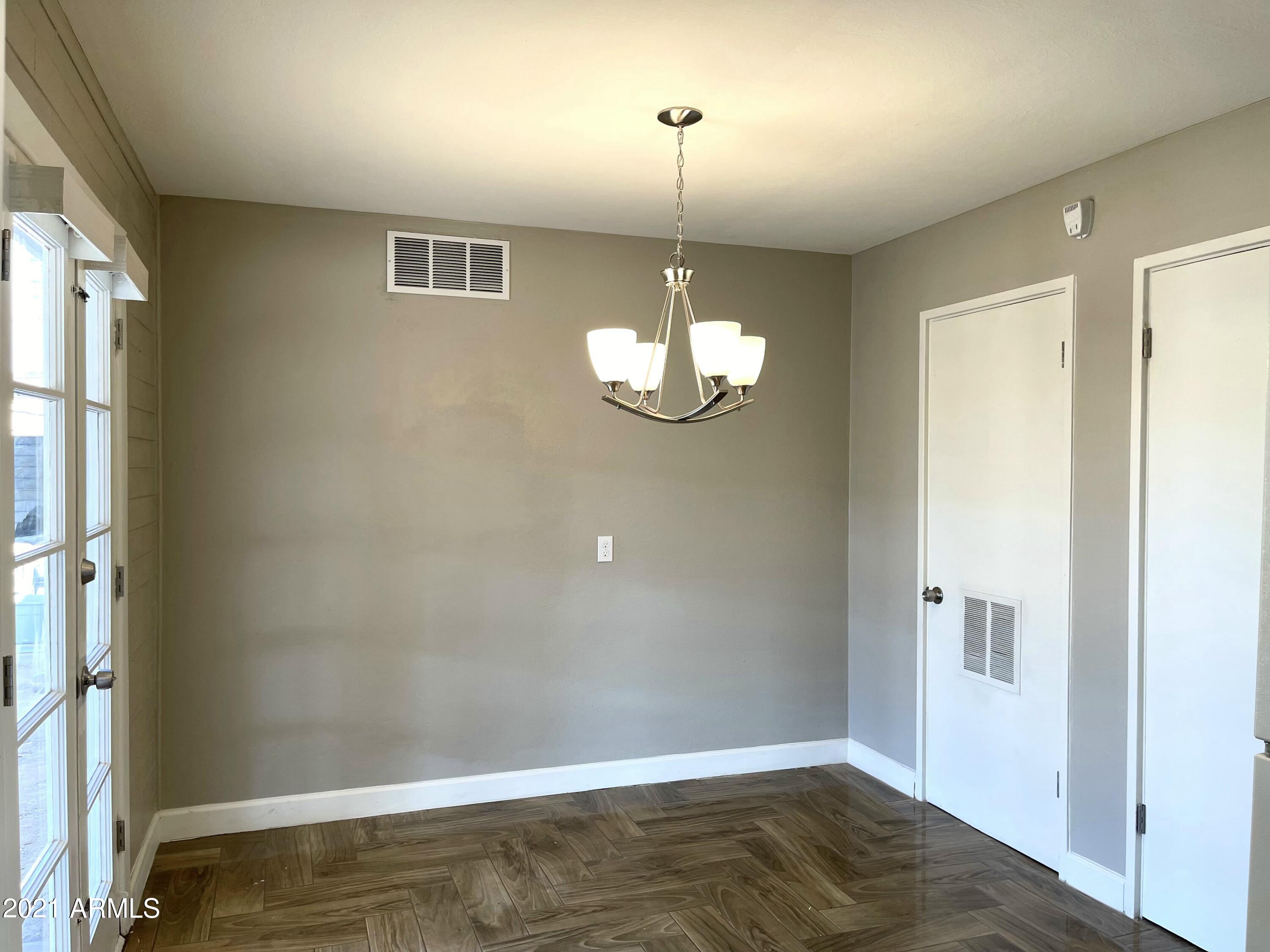 3106 West Bethany Home Road Phoenix, AZ 85017 - Photo 4 of 14 Dining room