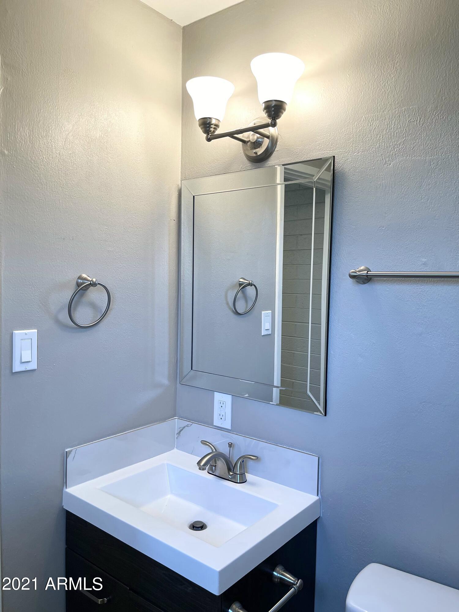 3106 West Bethany Home Road Phoenix, AZ 85017 - Photo 9 of 14 Master bath