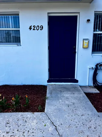 $1,550 | 4209 South Olive Avenue, West Palm Beach, FL 33405