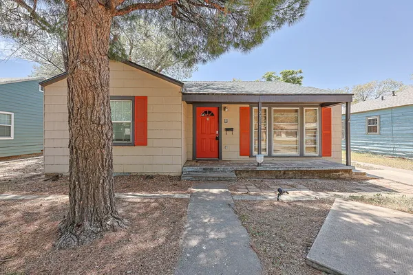 $1,250 | 2305 21st Street, Lubbock, TX 79411
