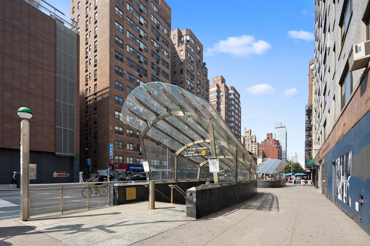 233 East 69th Street, Unit 17G Manhattan, NY 10021 - Photo 13 of 14