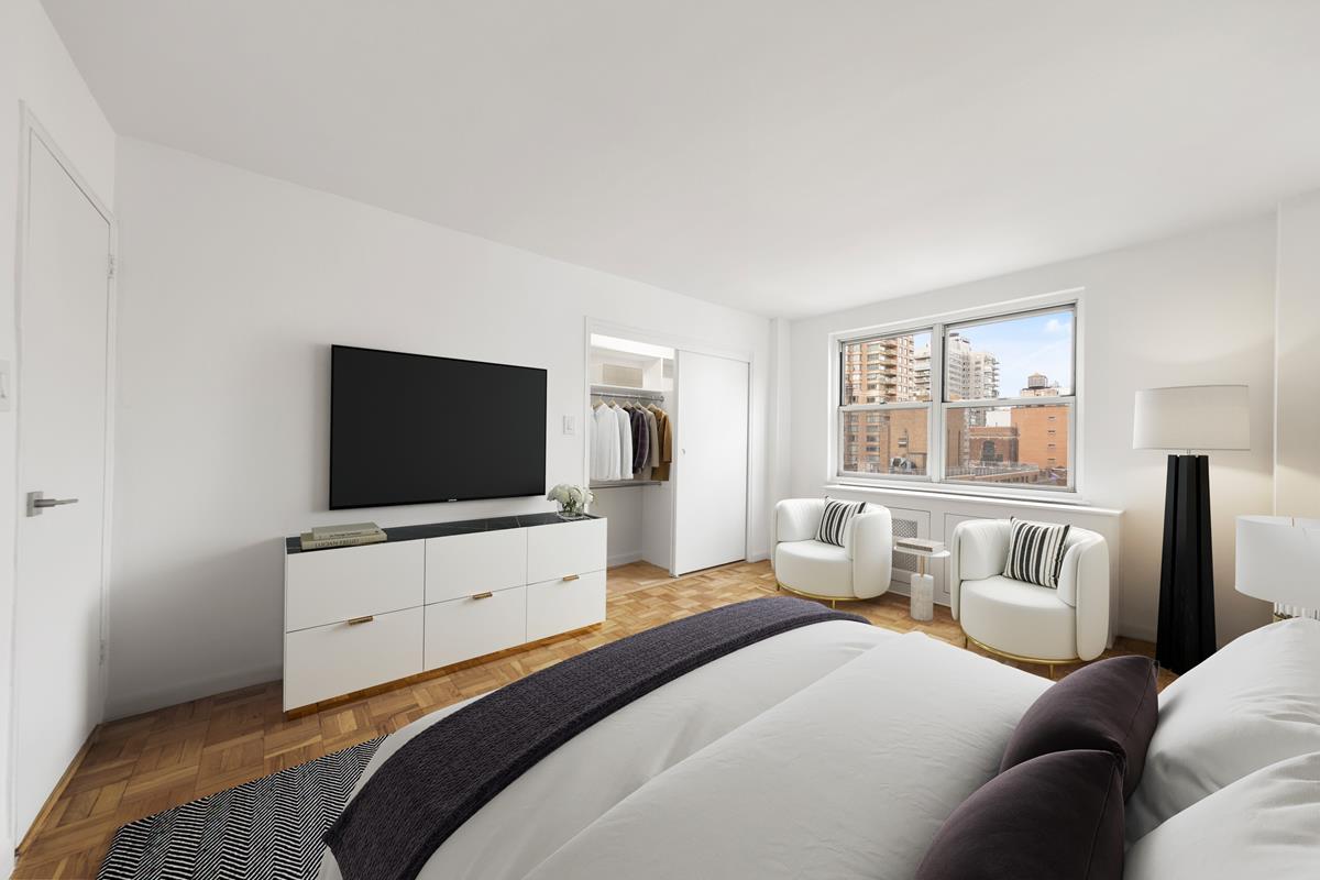 233 East 69th Street, Unit 17G Manhattan, NY 10021 - Photo 5 of 14