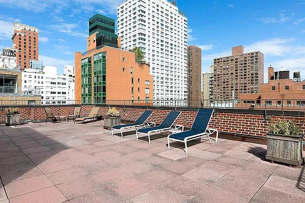 233 East 69th Street, Unit 17G Manhattan, NY 10021 - Photo 8 of 14