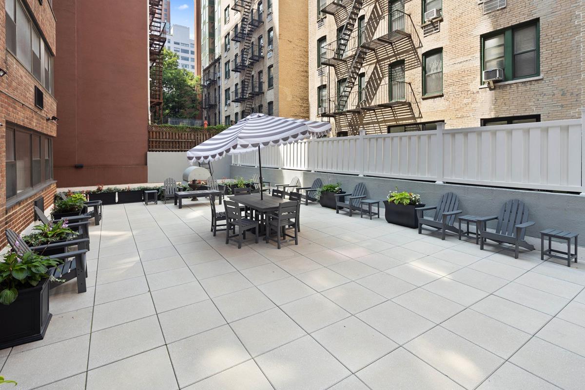 233 East 69th Street, Unit 17G Manhattan, NY 10021 - Photo 9 of 14