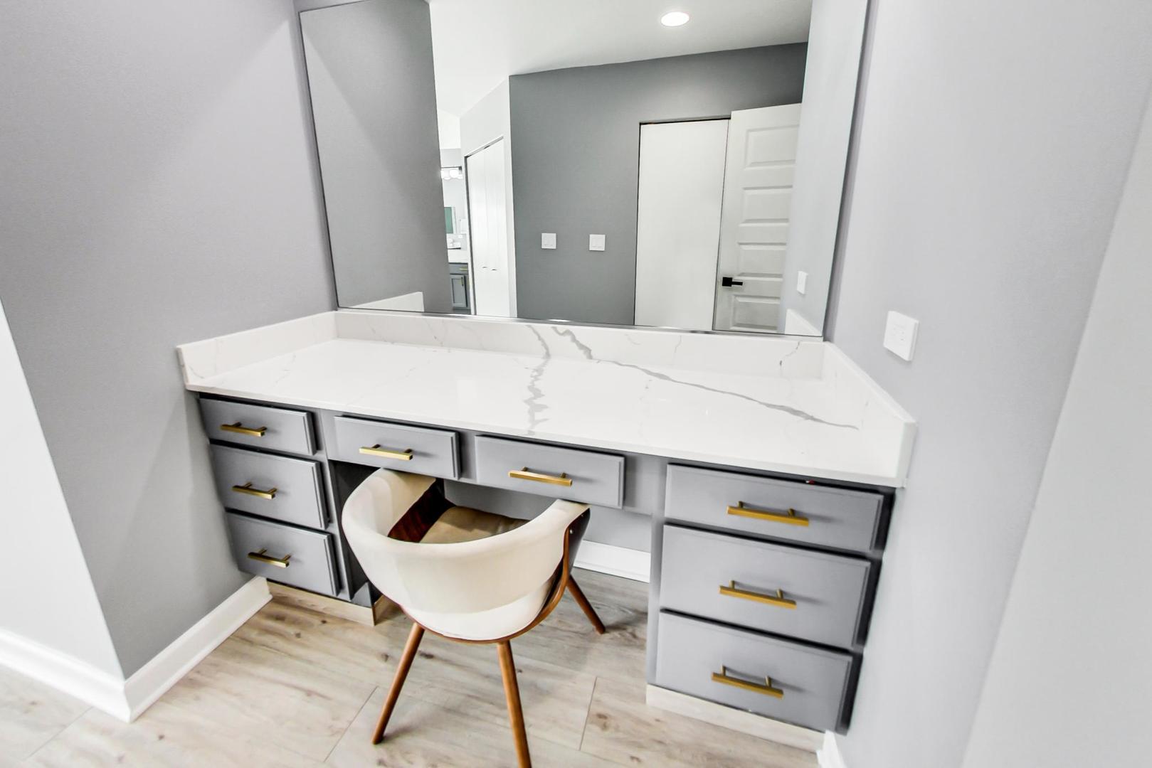 7311 Dada Drive Gurnee, IL 60031 - Photo 31 of 51 a room with a table and chairs