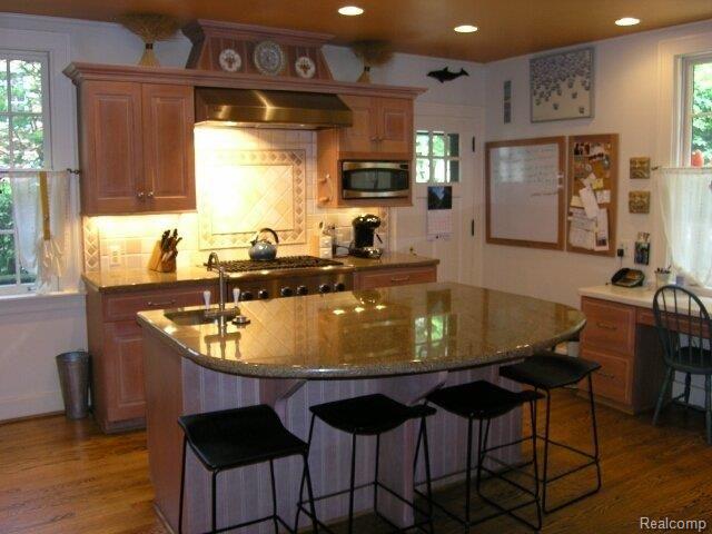 85 Touraine Road Grosse Pointe, MI 48236 - Photo 9 of 22 Kitchen