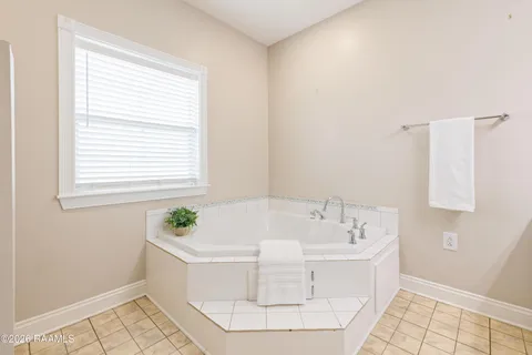 $267,500 | 305 Crossbow Drive, New Iberia, LA 70563