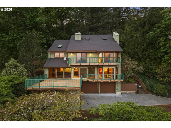 $875,000 | 1901 Northwest Couch Street, Camas, WA 98607
