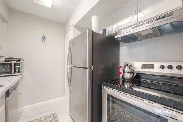 $1,350 | 2121 Fountain View Drive, Unit 15, Houston, TX 77057