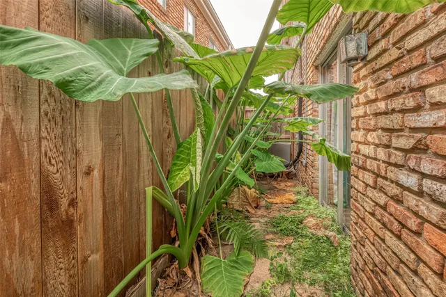 $1,350 | 2121 Fountain View Drive, Unit 15, Houston, TX 77057