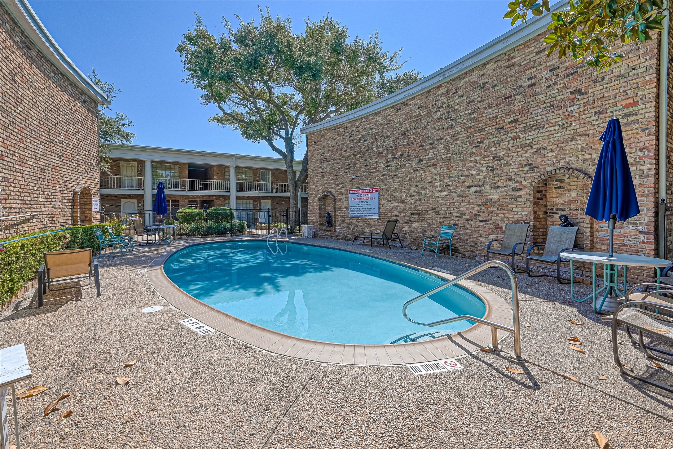 2121 Fountain View Drive, Unit 15 Houston, TX 77057 - Photo 25 of 27