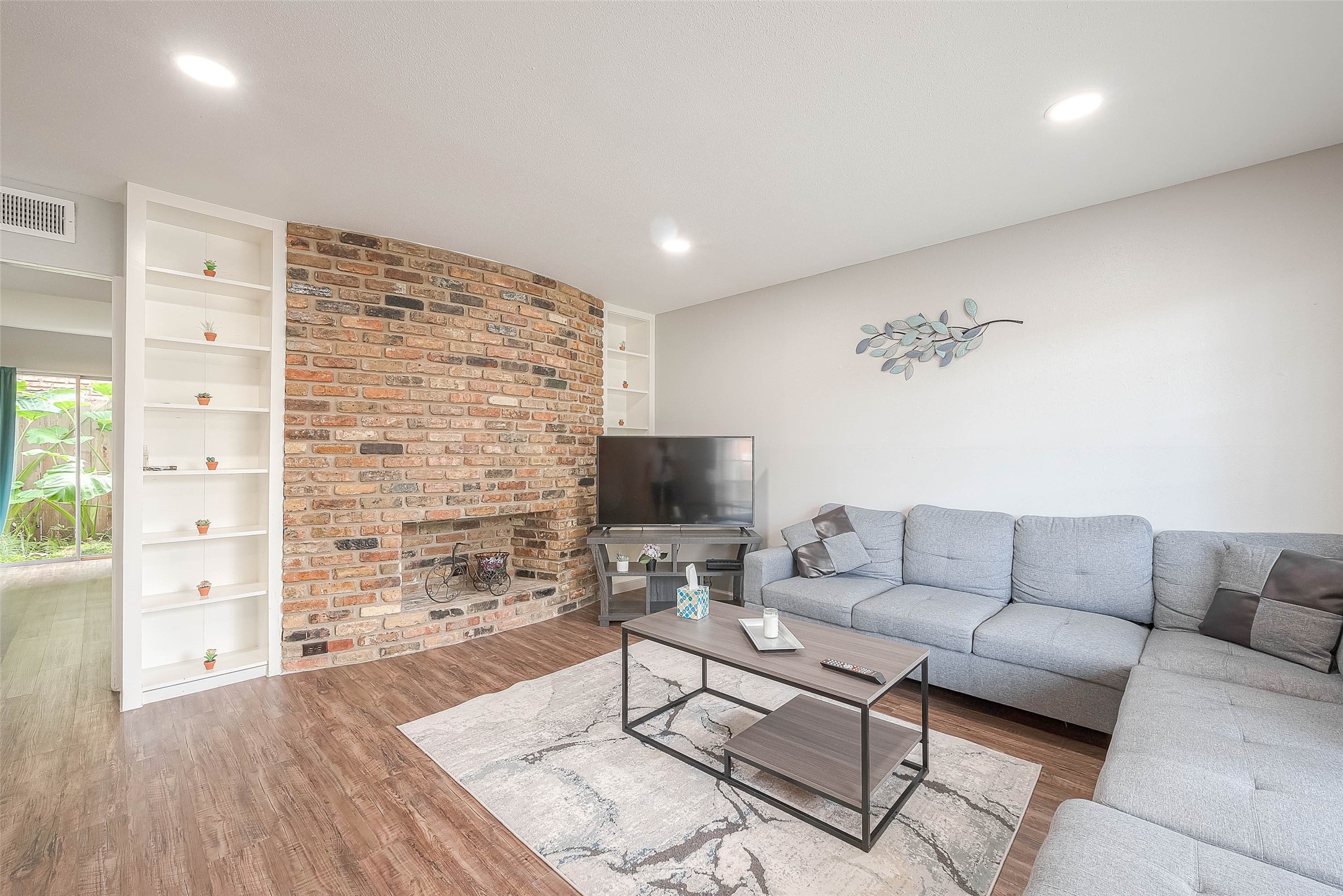 2121 Fountain View Drive, Unit 15 Houston, TX 77057 - Photo 5 of 27