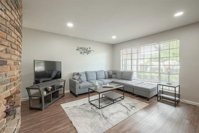 $1,350 | 2121 Fountain View Drive, Unit 15, Houston, TX 77057