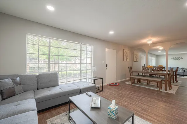 $1,350 | 2121 Fountain View Drive, Unit 15, Houston, TX 77057