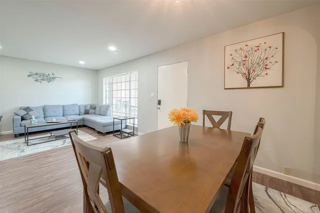 $1,350 | 2121 Fountain View Drive, Unit 15, Houston, TX 77057