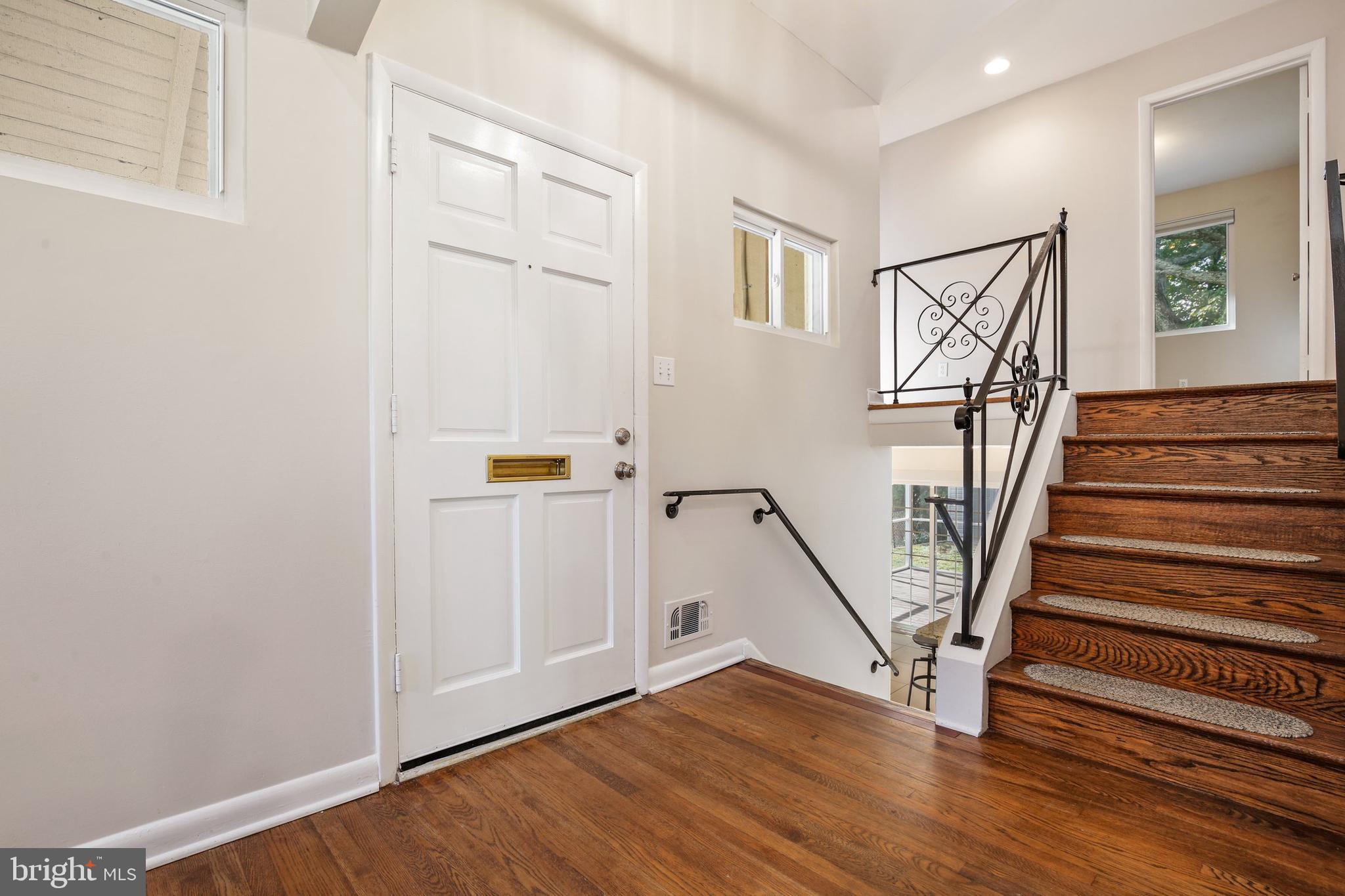 112 Bluff Terrace Silver Spring, MD 20902 - Photo 2 of 45 Gallery Image 2