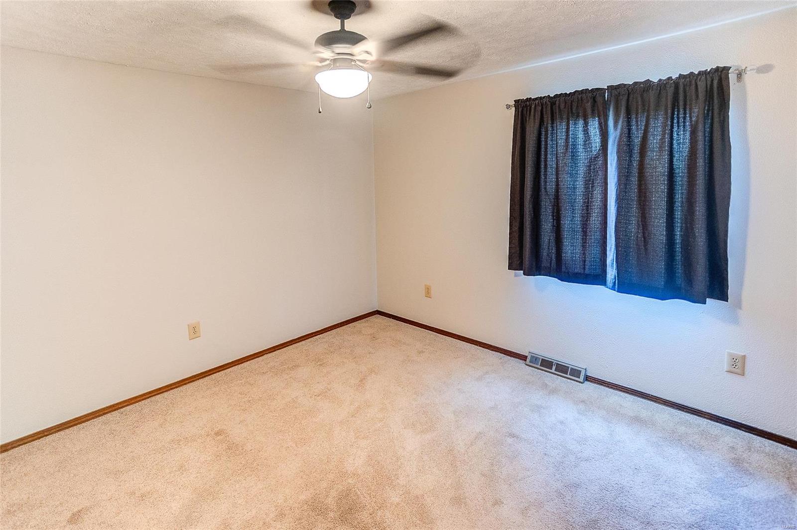 14633 Sportsmen Road Trenton, IL 62293 - Photo 25 of 50