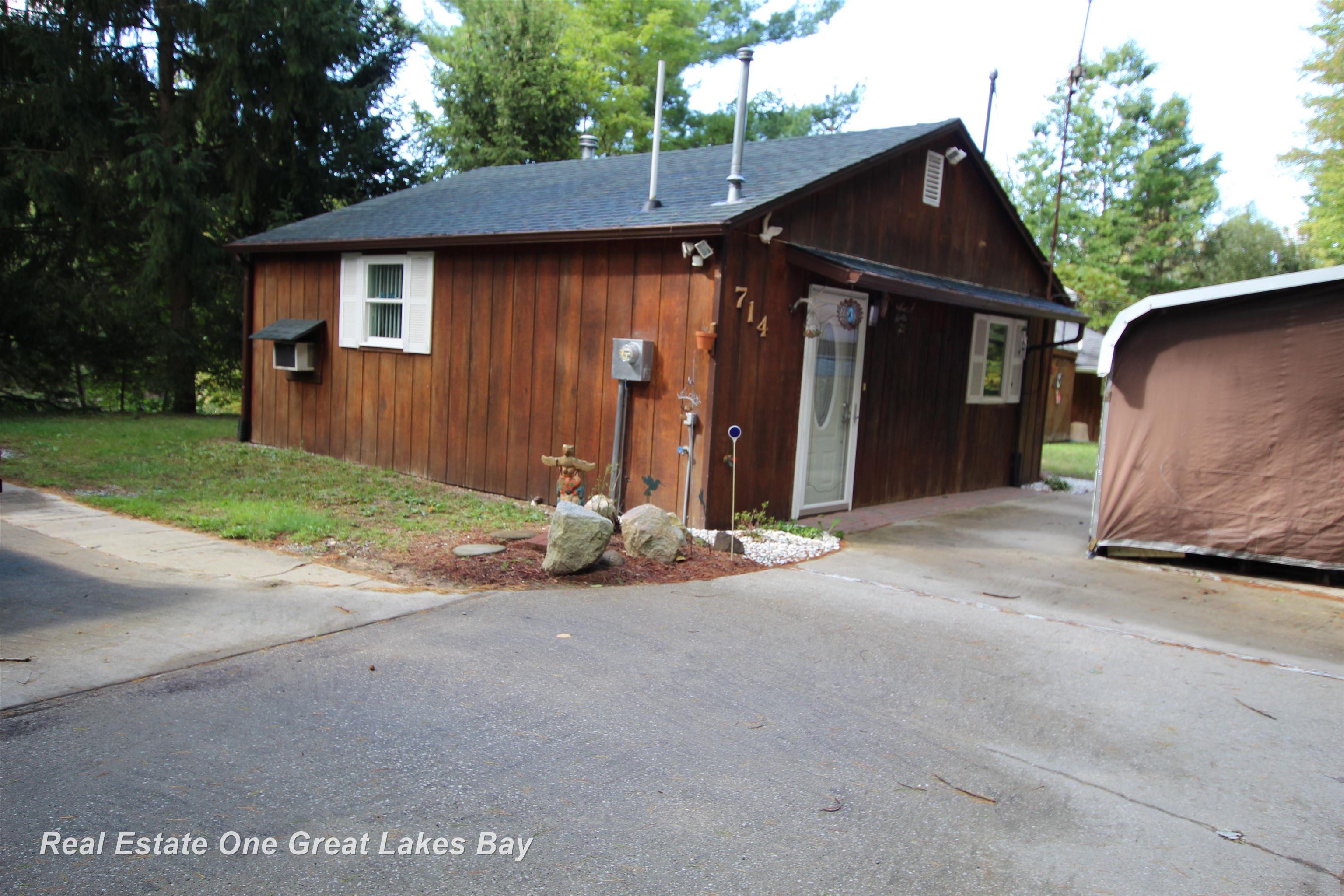 714 East Mid-gladwin Co Ln Road Hope, MI 48628 - Photo 1 of 11 50158540-70c97b03-80fb-4902-bc61-00f2f581e57e.JPG