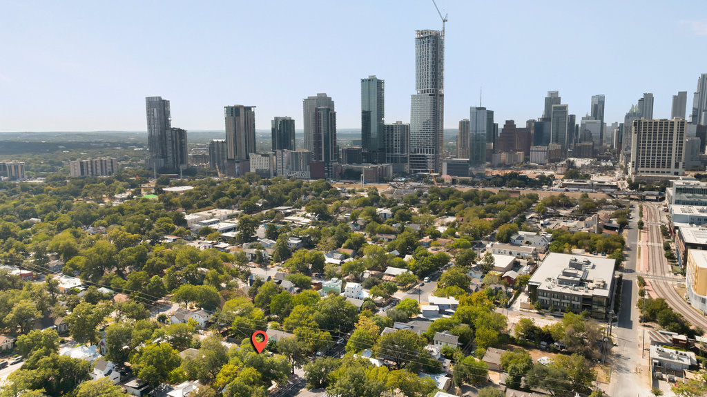 1401 East 3rd Street, Unit 1 Austin, TX 78702 - Photo 35 of 40 Skyline view