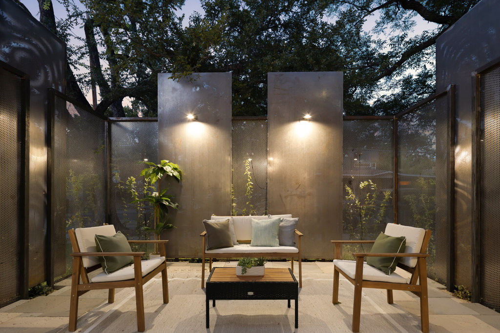 1401 East 3rd Street, Unit 1 Austin, TX 78702 - Photo 4 of 40 View of patio / terrace