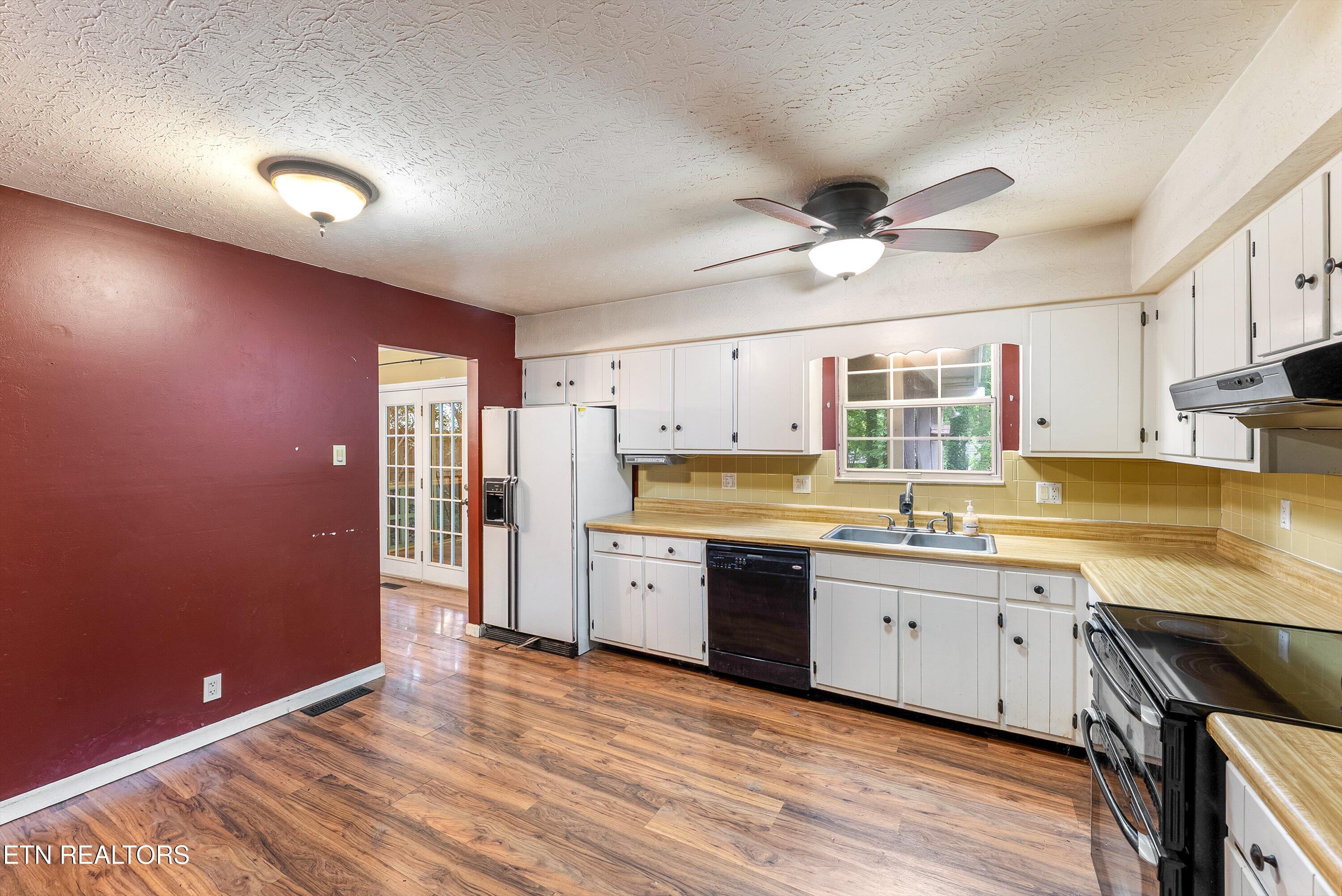 1114 Rain Tree Road Knoxville, TN 37923 - Photo 17 of 50 20-Kitchen A1