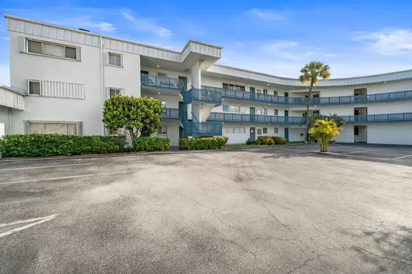 $1,850 | 200 Waterway Drive South, Unit 202, Lantana, FL 33462