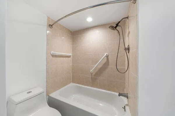 $1,850 | 200 Waterway Drive South, Unit 202, Lantana, FL 33462