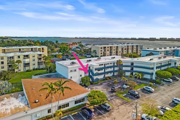 $1,850 | 200 Waterway Drive South, Unit 202, Lantana, FL 33462