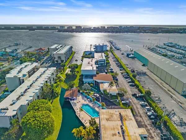 $1,850 | 200 Waterway Drive South, Unit 202, Lantana, FL 33462
