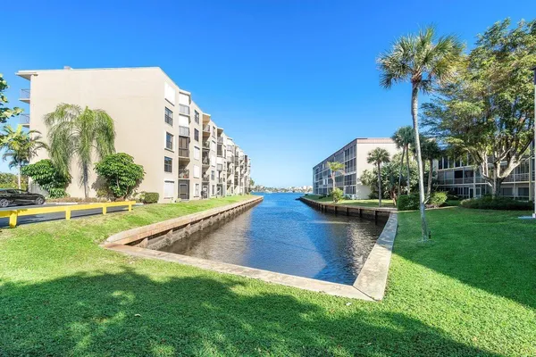 $1,850 | 200 Waterway Drive South, Unit 202, Lantana, FL 33462