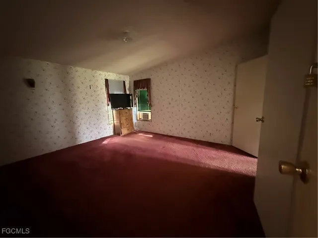 a view of empty room with window