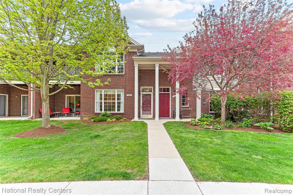 1637 Deepwood Circle Rochester, MI 48307 - Photo 2 of 34