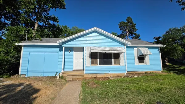 $1,800 | 1111 Ave A, Denton, TX 76201