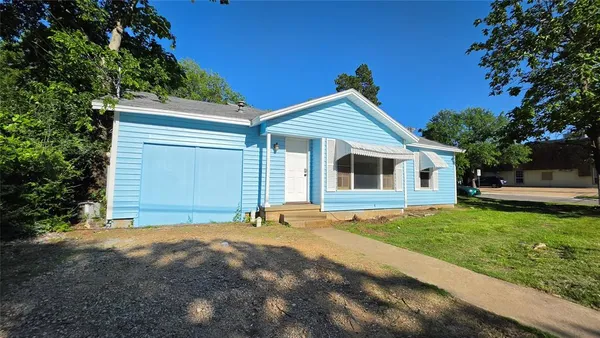 $1,800 | 1111 Ave A, Denton, TX 76201