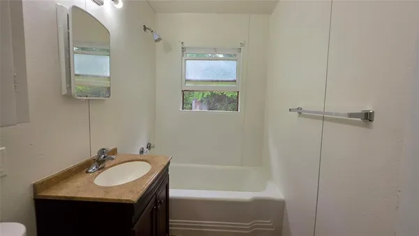 $1,800 | 1111 Ave A, Denton, TX 76201