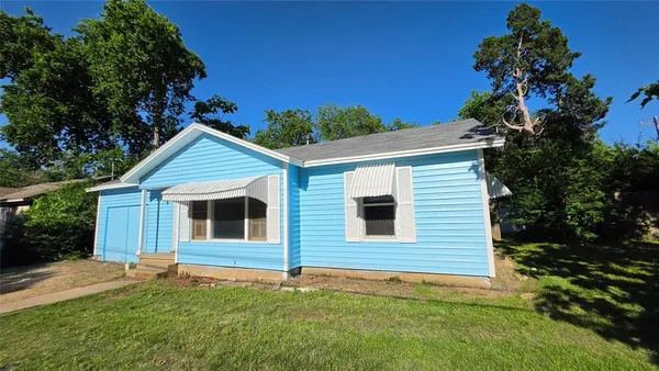 $1,800 | 1111 Ave A, Denton, TX 76201