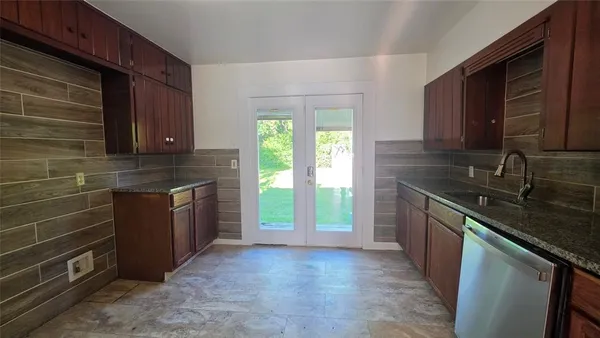$1,800 | 1111 Ave A, Denton, TX 76201