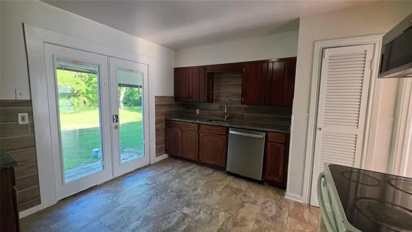 $1,800 | 1111 Ave A, Denton, TX 76201